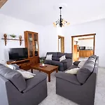 Con Piscina Privada *
